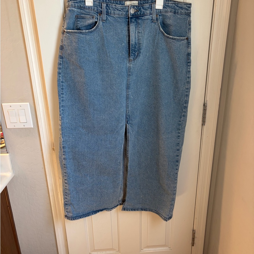 Universal Thread Women's Mid Blue Straight Leg Denim Skirt with Front Slit